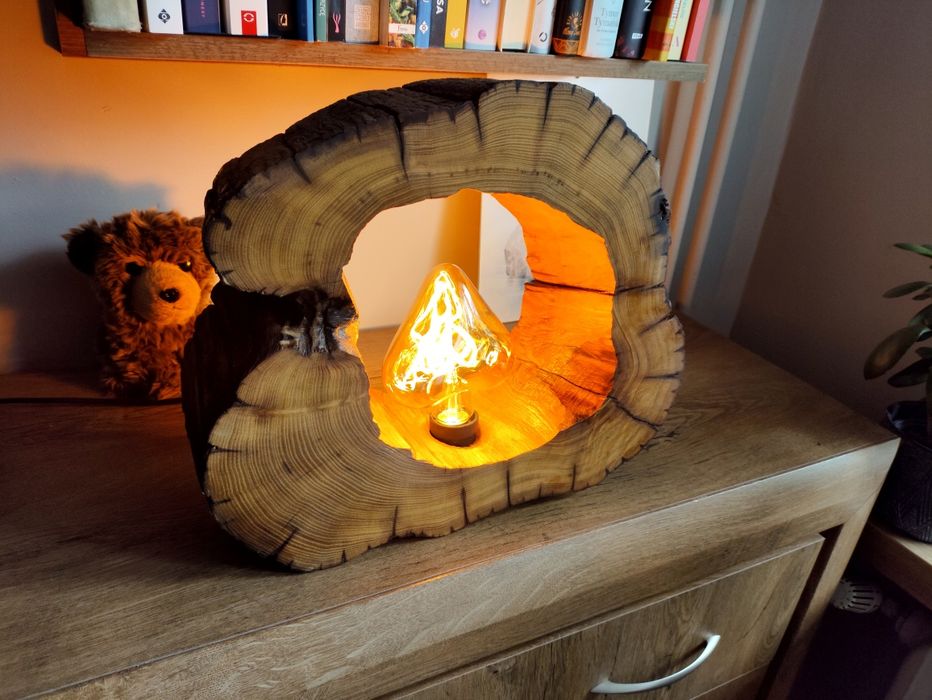 Lampa z pnia drewna akacjowego ,klimat