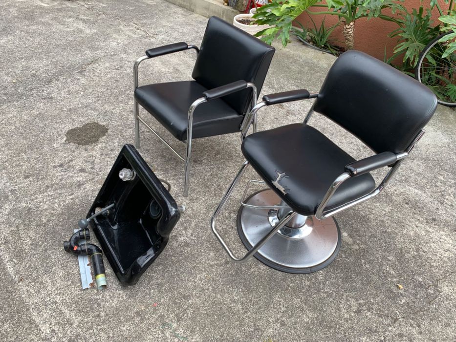 Cadeiras e lava cabeças cabeleireira