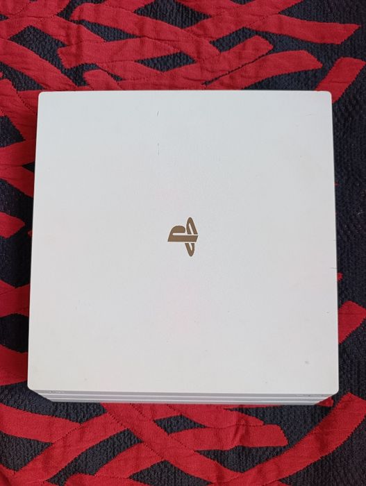 PS4 Pro 1TB Branca + 2 comandos + 4 jogos + caixa original – Excelente