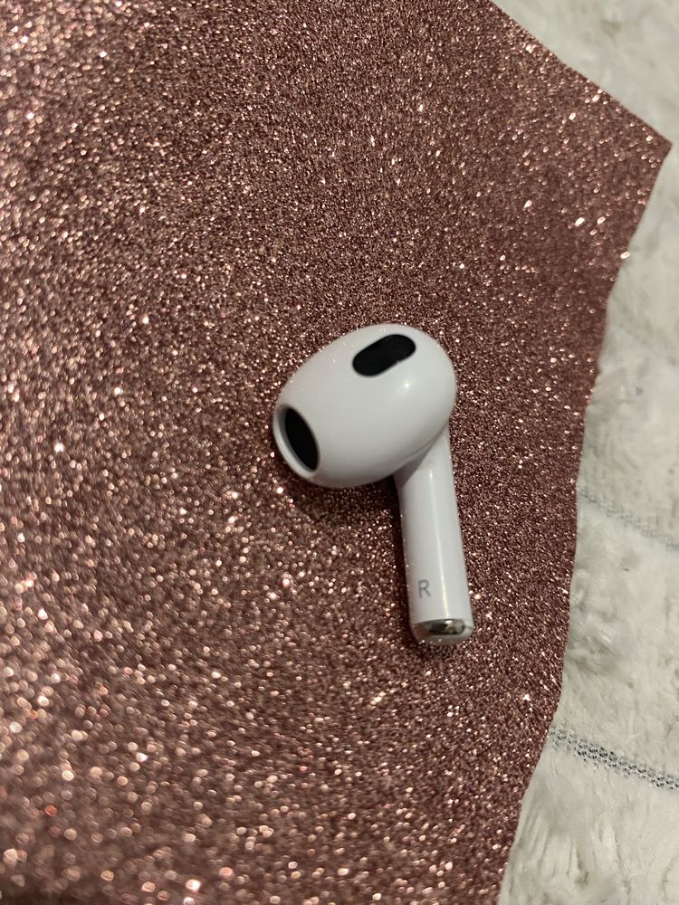 Продам навушник аірподс airpods 3 правий a2465