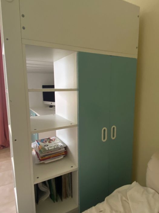 Cama alta, branco com secretária com prateleiras, 90x200cm