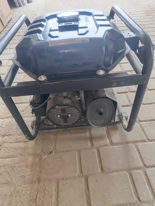 Бензиновый генератор