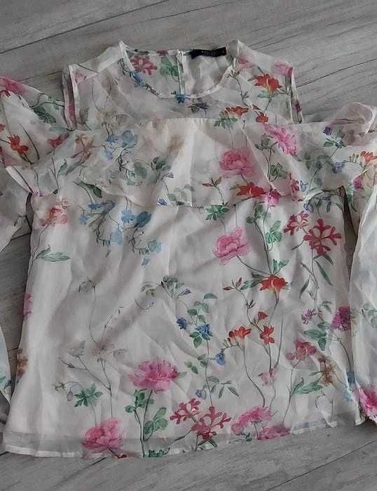 Delikatna bluzka z motywem kwiatowym Mohito - rozm.38/M    JAK NOWA