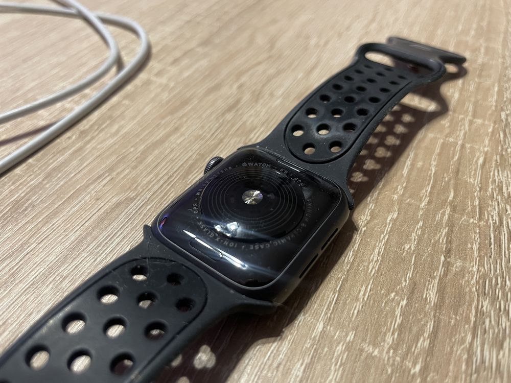 Apple Watch SE 40mm GPS, Space grey Aluminum