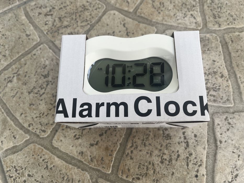 Zegarek budzik z podswietleniem