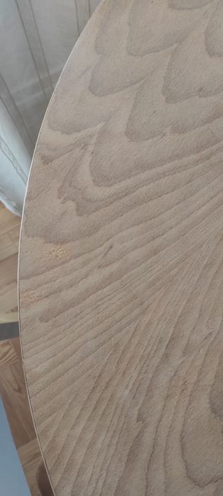 Mesa redonda de madeira