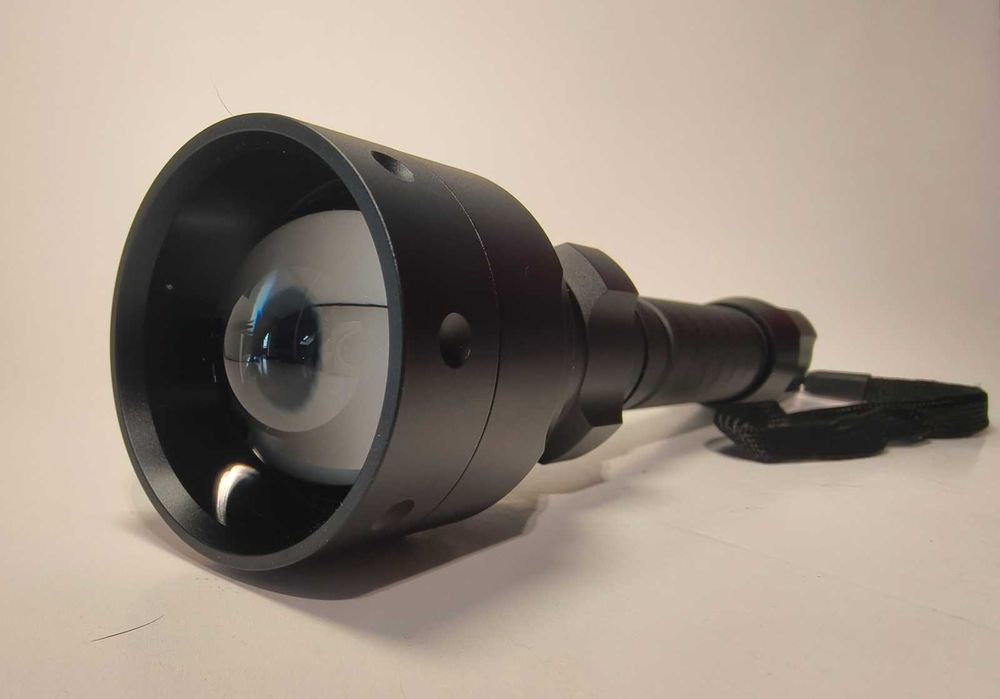 Latarka ZOOM, dioda Luminus SFT-25R, 770m zasięgu