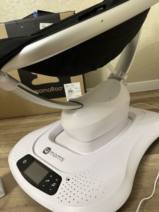 Колисальний центр 4Moms Mamaroo Black Classic