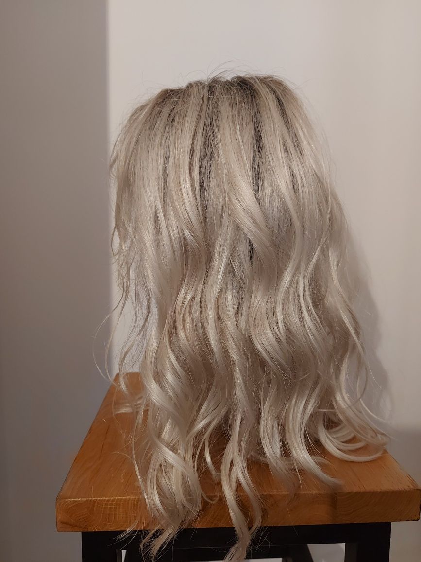 Długa peruka platynowy blond