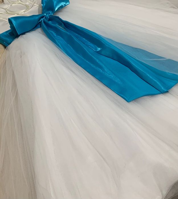 Святкова сукня на дівчинку.