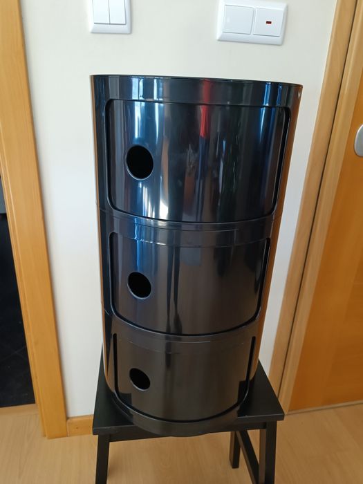 módulo de arrumação cilíndrico do tipo “Componibili”.