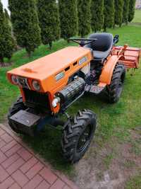 Traktorek ogrodniczy KUBOTA B6001 4X4 z glebogryzarka