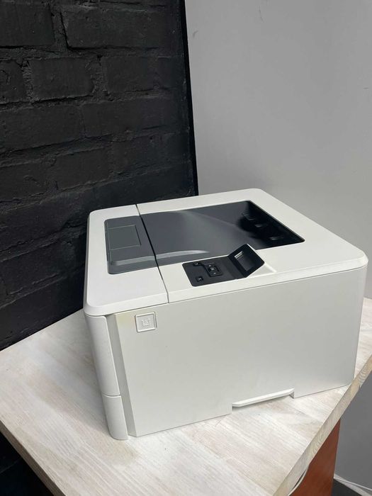 HP LaserJet M404dn офісний принтер з автоматичним двостороннім друком