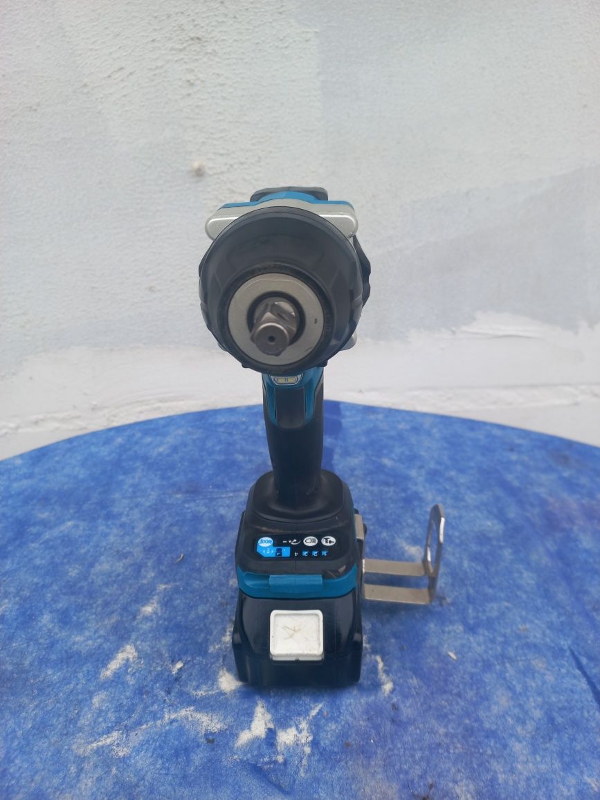Klucz udarowy Makita DTW 700 + bateria 5.0 ah