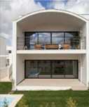 Apartamento com piscina e jardim