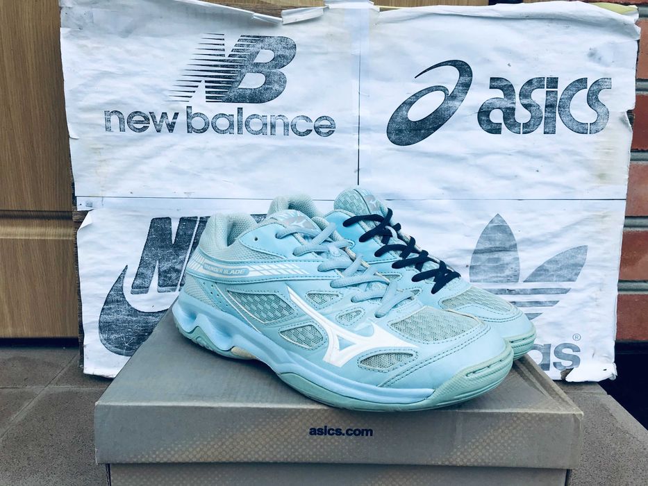 Кроссовки Mizuno Thunder Blade для тренировок волейбольные теннисные