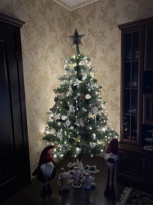 Продам елку в хорошем состоянии