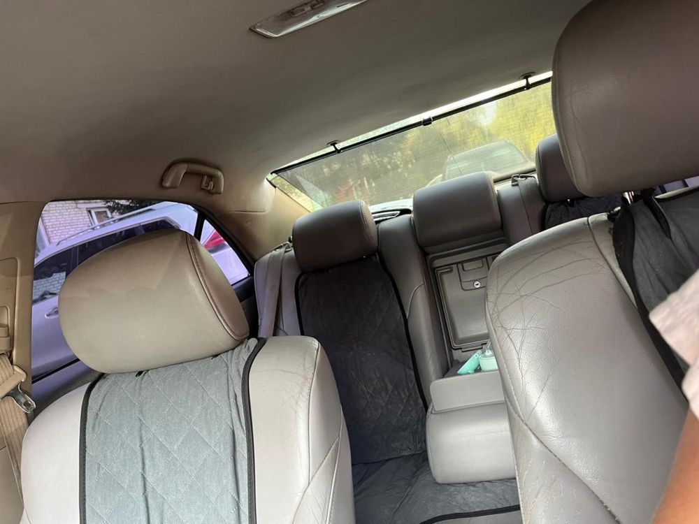 Машина Toyota camry