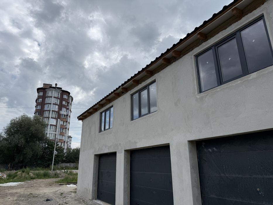 Двоповерховий гараж біля Долішній та Калинова Крихівці івано франківс