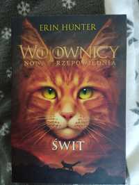 Wojownicy Nowa Przepowiednia tom 1 Świt Erin Hunter