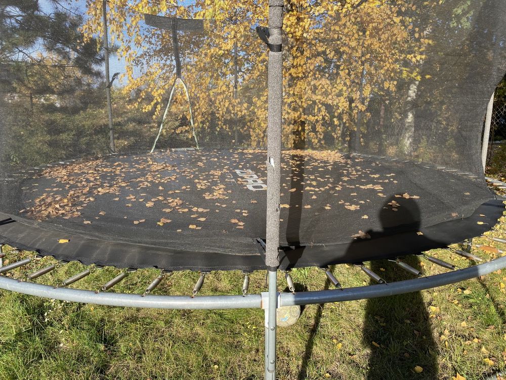 Sprzedam trampoline, średnica 4m