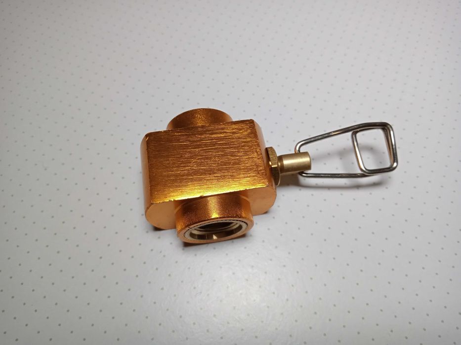 Адаптер для заправки газовых резьбовых баллонов от резьбовых баллонов.