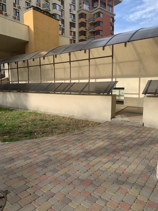 Продаж  ком.приміщення 100м2 ЖК Сонячна Брама