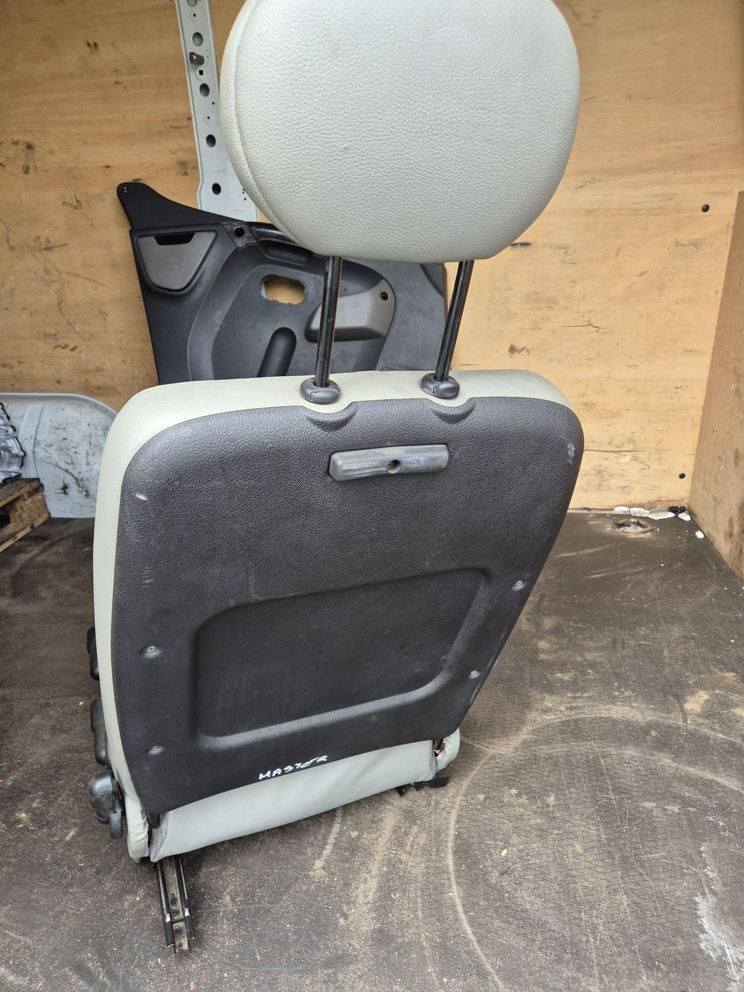 Fotel kierowcy Renault Master Movano II