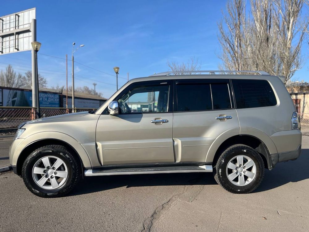 Mitsubishi Pajero 4