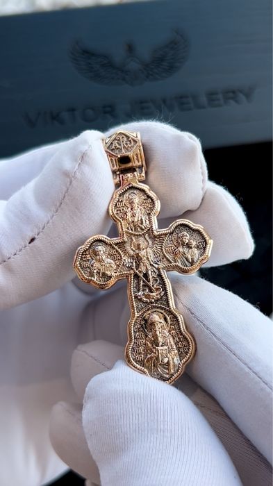 Золотой крест с Святыми