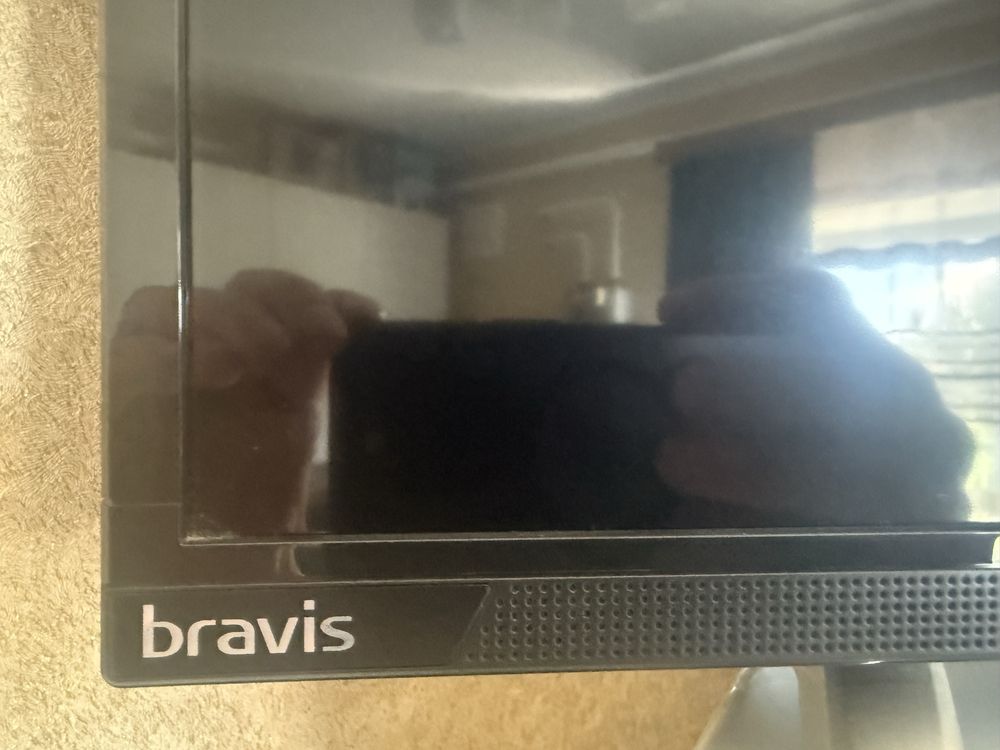 Продам bravis 43дюйма