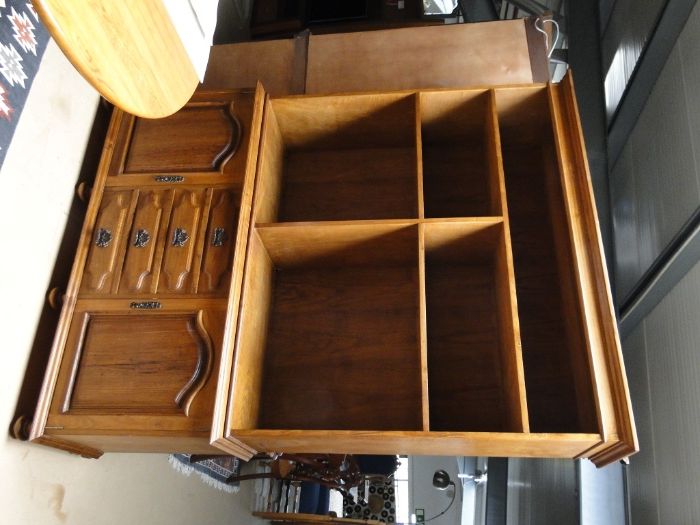 Móvel estante em madeira maciça para sala ou escritório - óptimo estad