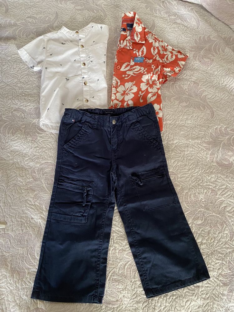 Lote roupa conjunto calças Tommy Hilfiger e camisas menino 2 anos