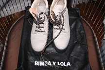 Botas cinza claro BIMBA Y LOLA T. 37 com algumas imperfeições visíveis