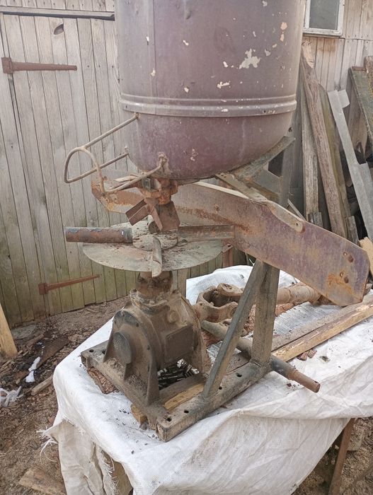 Саморобний розкидач мінеральних добрив