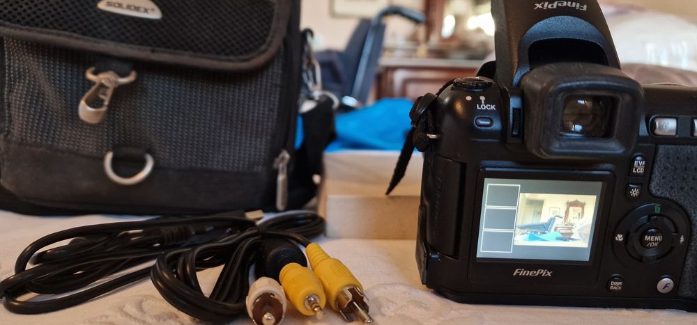 Máquina fotográfica finepix s5600