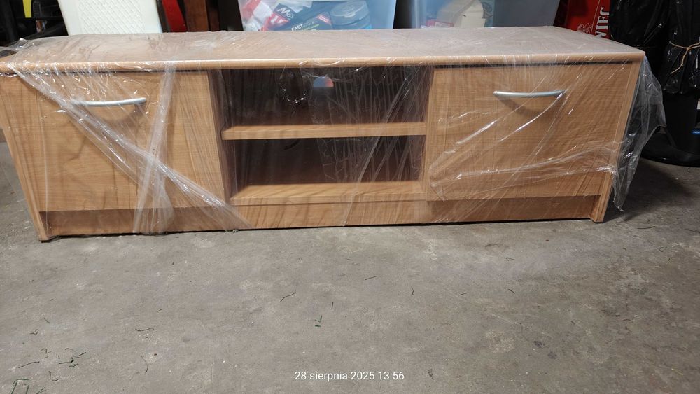 Stolik pod TV bukowy.