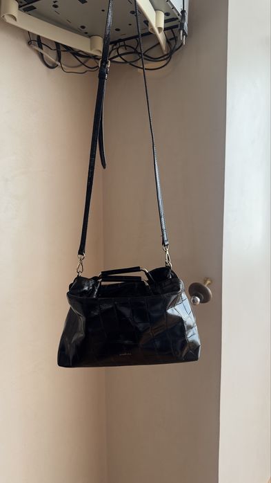 Шкіряна сумка Uterque з довгим ремінцем