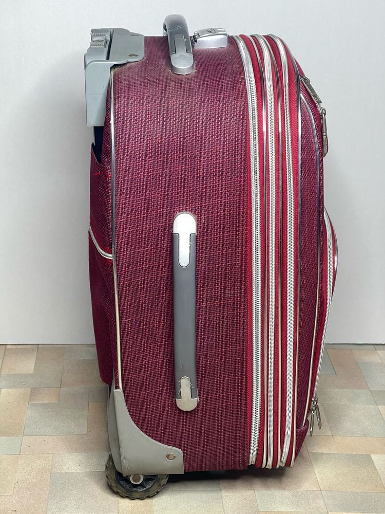 Качественный чемодан в хорошем состоянии.
