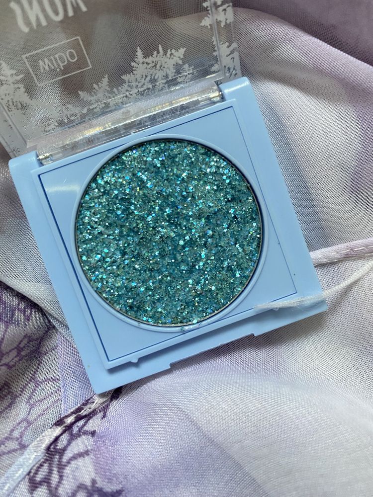 Wibo snowflakes glitter eyeshadow, intensywnie polyskujacy topper