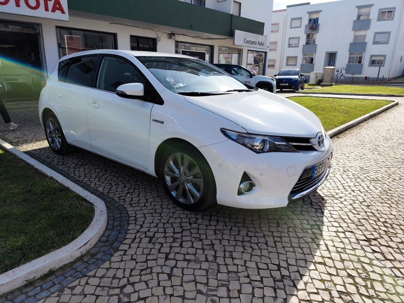 Toyota Auris 1.8 Touring Sports c/ bateria híbrida nova.