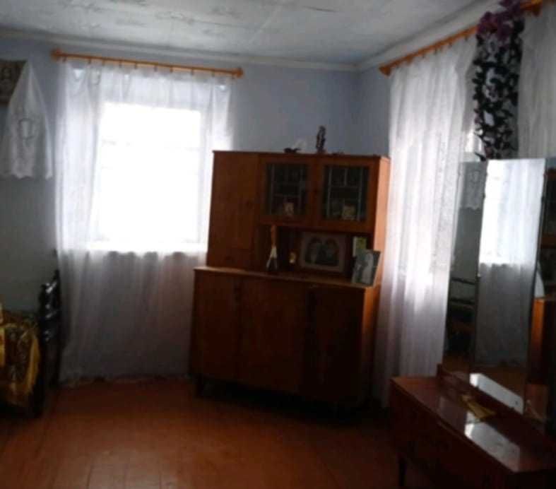 Продається будинок для сім'ї з дітьми шкільного віку