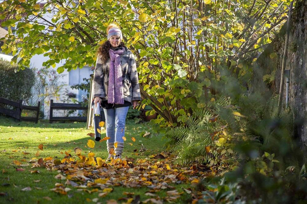 повітродув акумуляторний пилосос садовий IKRA ICB 20 (7 м³/хв.)