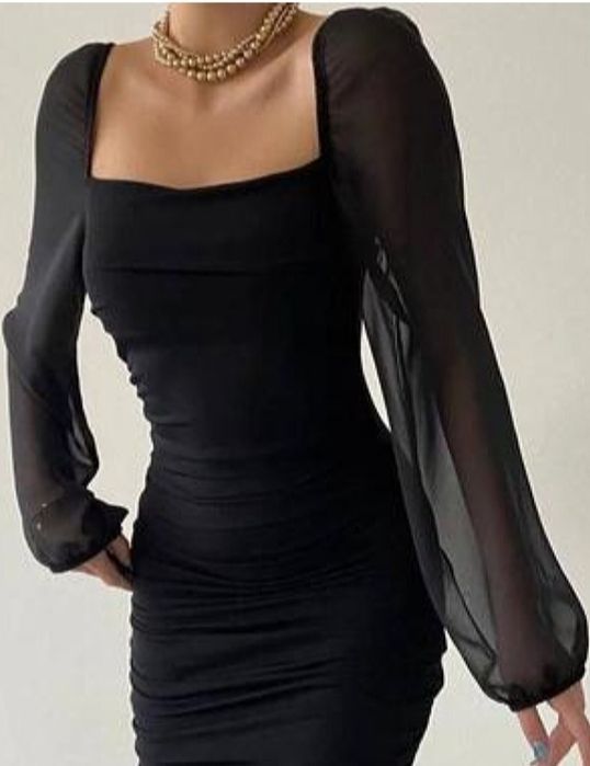 Чорна сукня міді