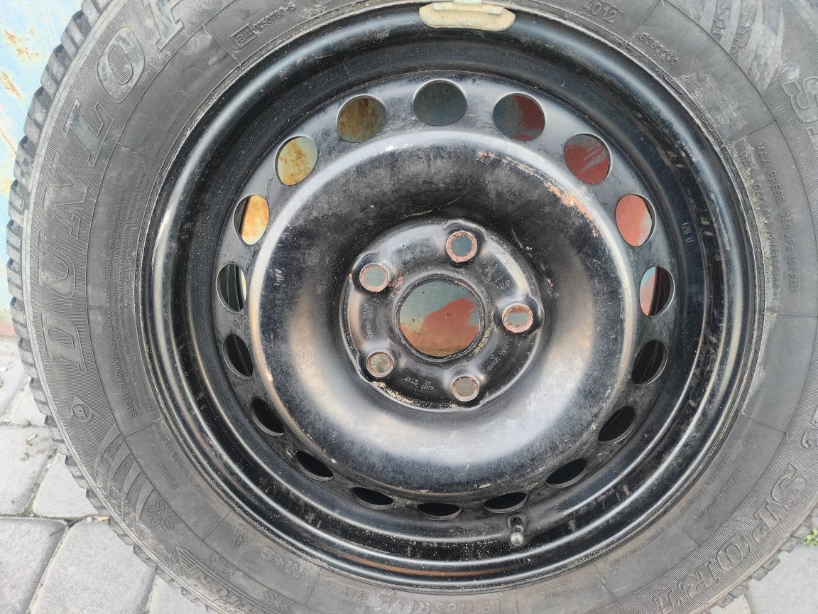 Sprzedam 5 felg stalowych 15" 5x112  z oponami zimowymi i kołpaki VW