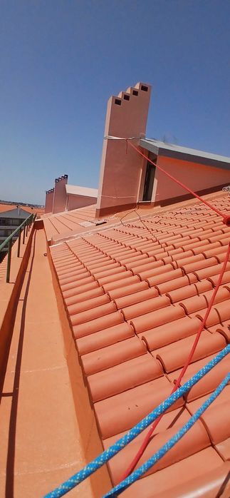 Pinturas,capoto,barramentos, pladur,limpeza de telhados.