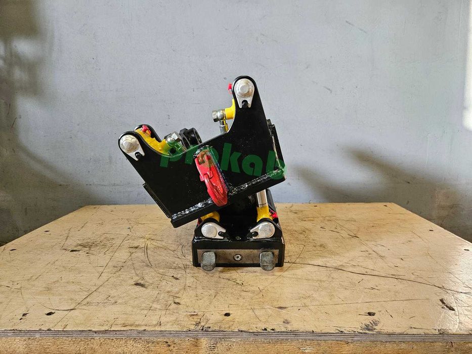 Szybkozłącze wychylne hydrauliczne do minikoparki