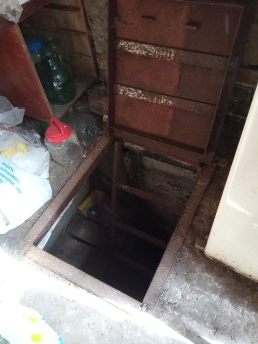 Продам будинок, з велик,учасником,,ціна дог