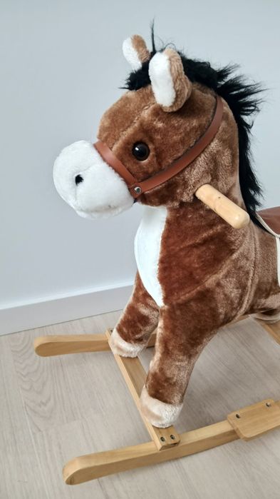 Koń na biegunach interaktywny konik bujany dziecięcy