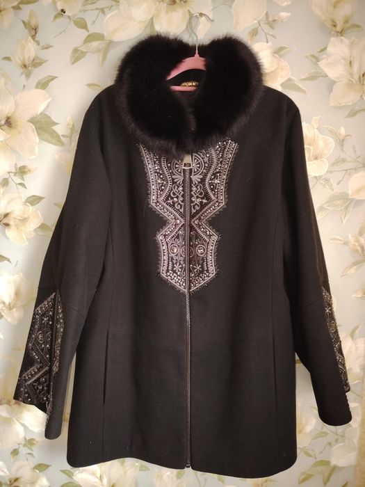 Пальто кашемир осень зима с натуральним мехом песца и вышивкой 50-52р